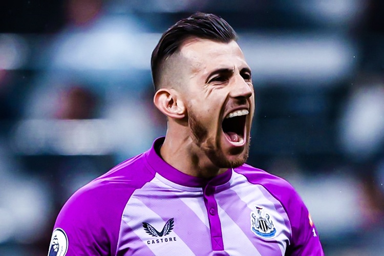 MU hoi muon thu mon du bi cua Newcastle hinh anh