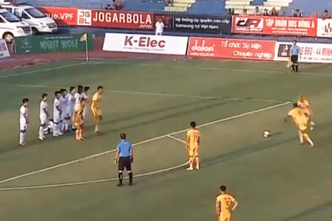 Cu da xuyen rao tung luoi SLNA hinh anh