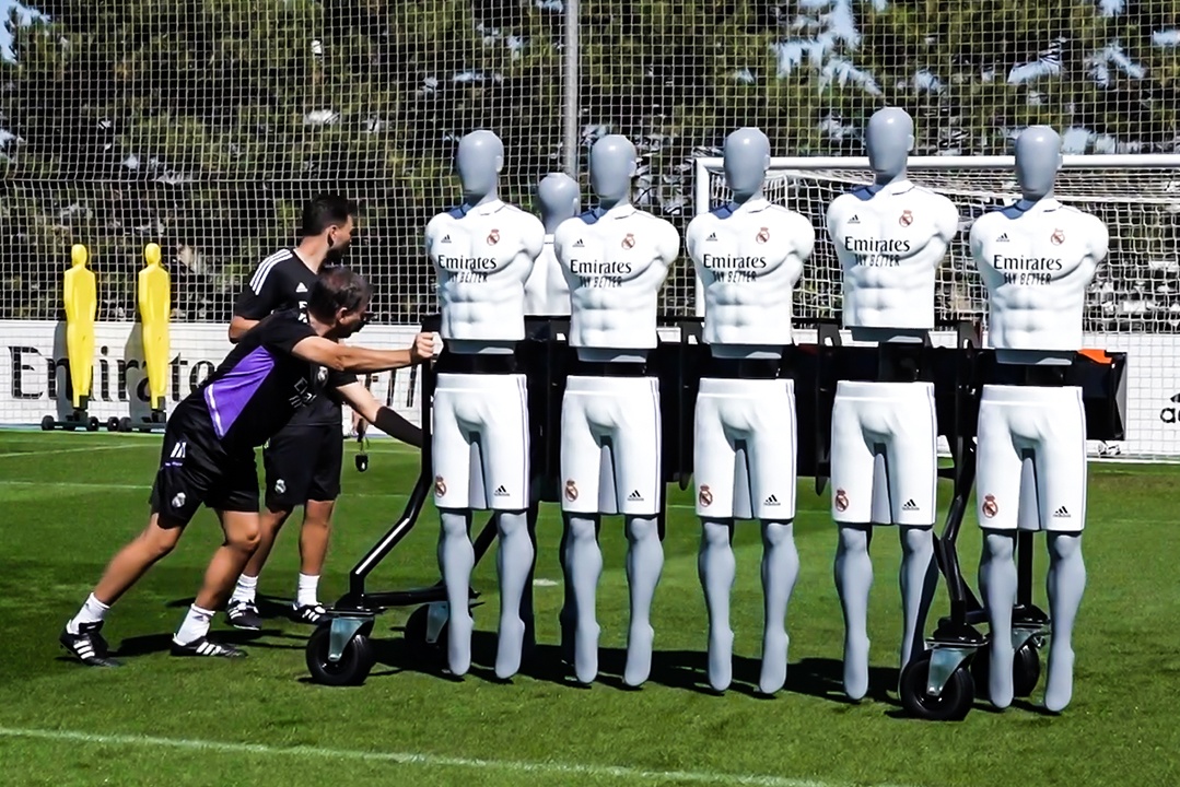 Hang rao robot o buoi tap cua Real Madrid hinh anh