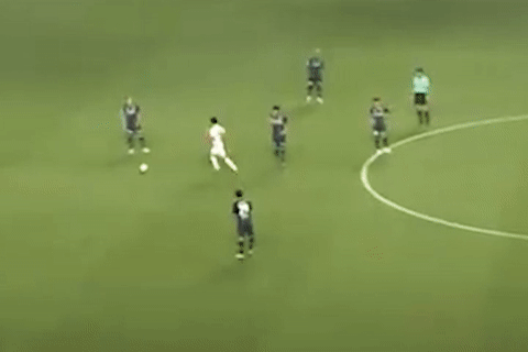 Ca doi dung im cho doi thu ghi ban hinh anh