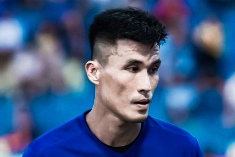 Hoang Duc trung phat sai lam cua cau thu gia nhat V.League 2022 hinh anh