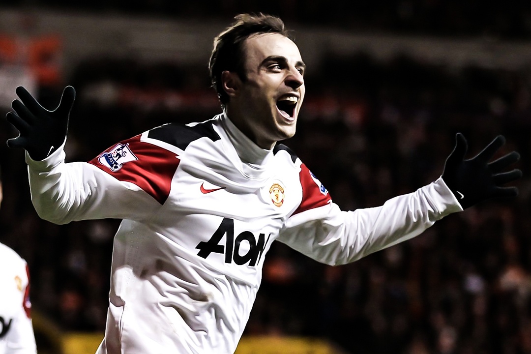 Berbatov va cu demi-volley tung luoi doi Huyen thoai Liverpool hinh anh