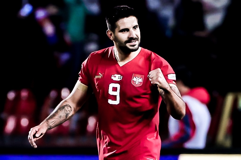 Mitrovic lap hat-trick giup Serbia thang nguoc dong hinh anh