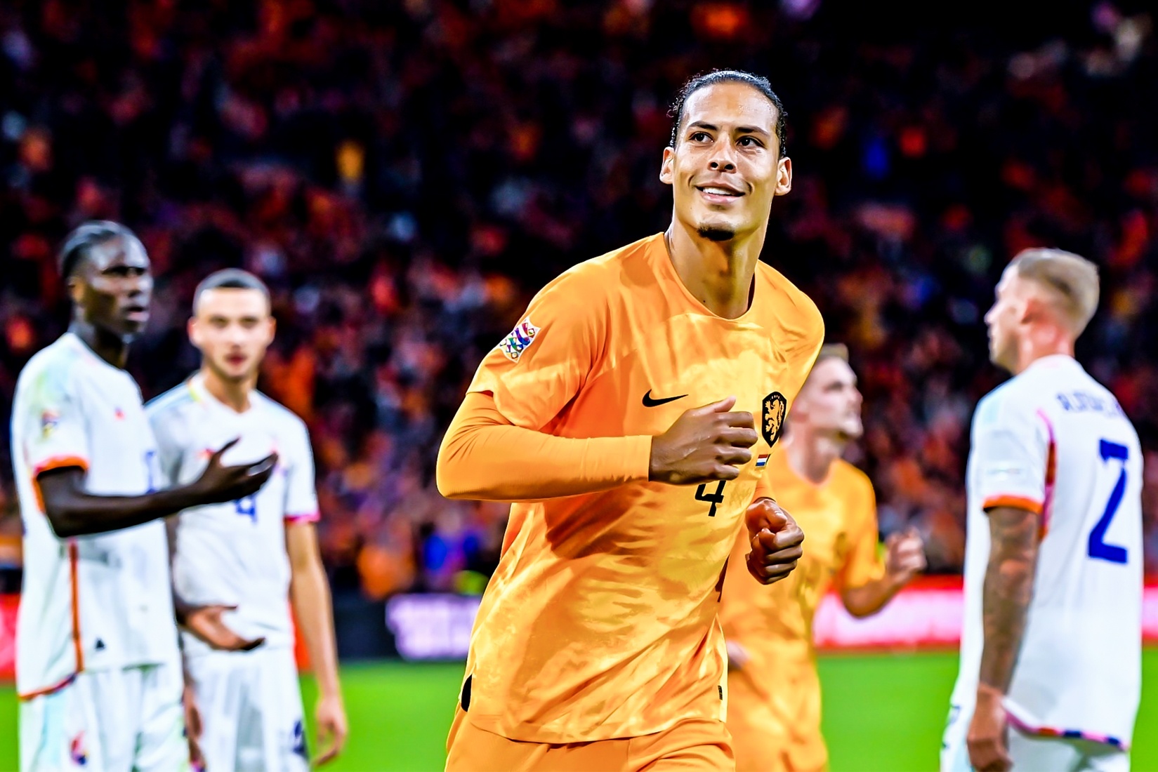 Highlights Ha Lan - Bi: Van Dijk toa sang hinh anh