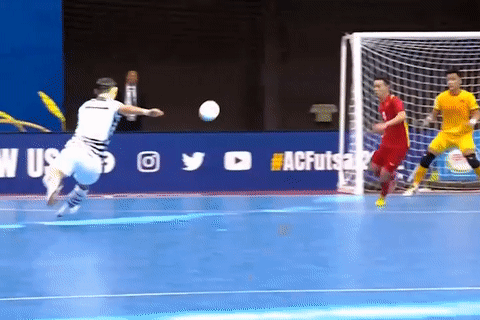 Cu volley tung luoi futsal Viet Nam sau 20 giay hinh anh