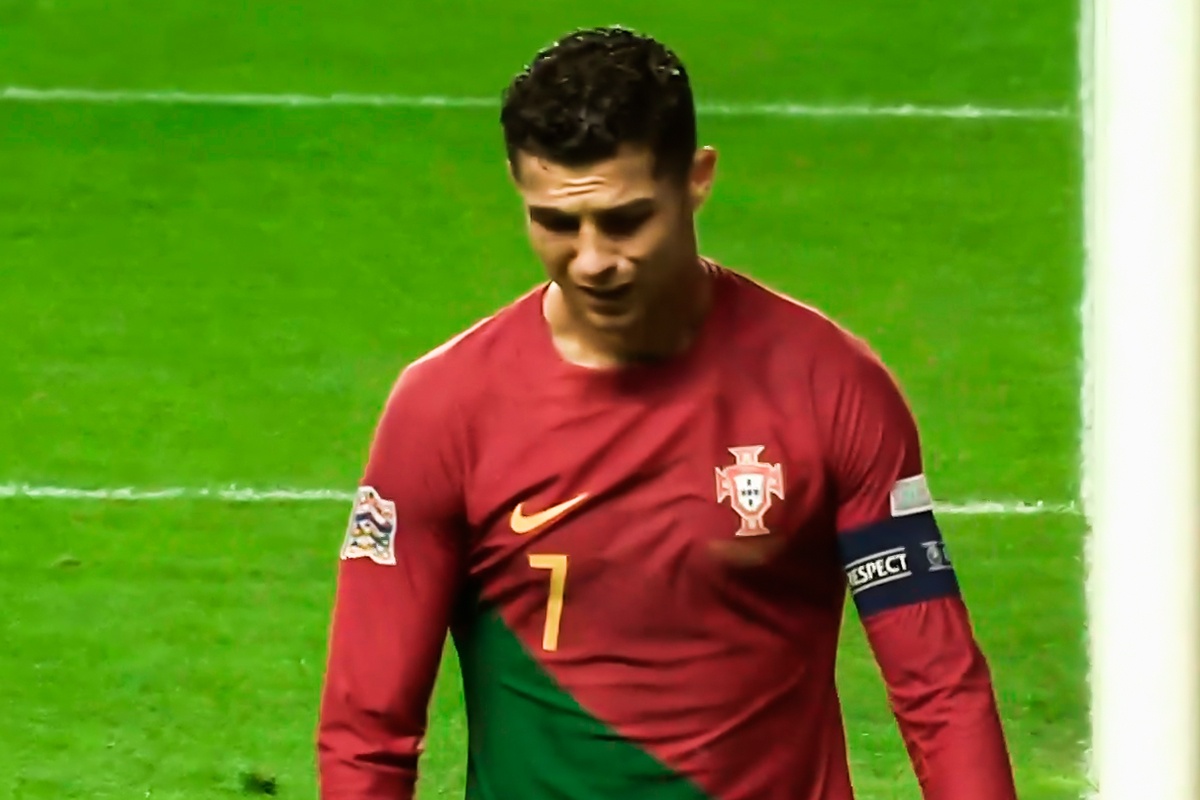 Nhung bieu cam cua Ronaldo o tran thua Tay Ban Nha hinh anh