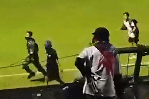 Van nan bao luc cua bong da Indonesia hinh anh