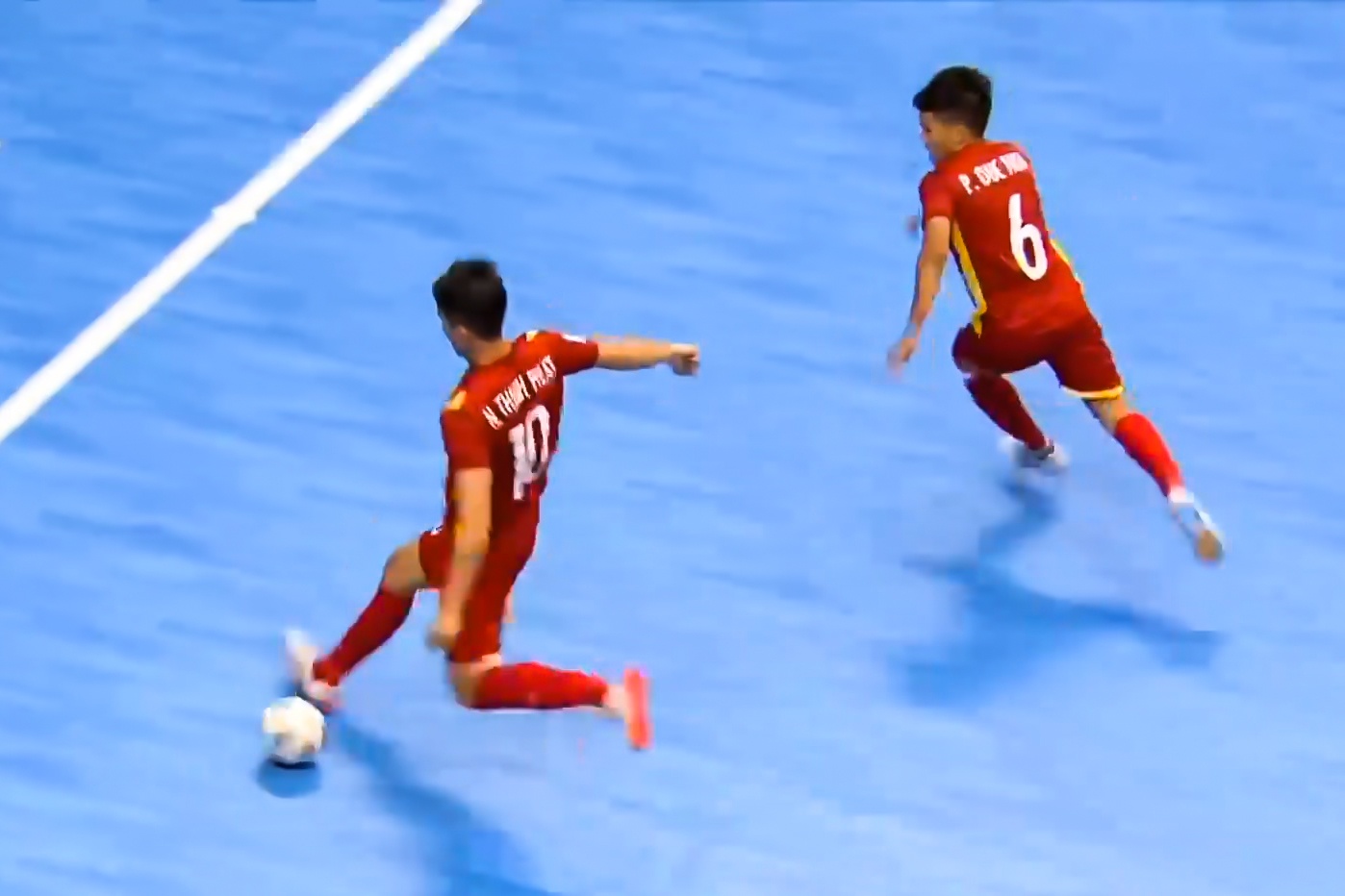 Pha bong ca nhan khien futsal Viet Nam lo co hoi truoc Iran hinh anh