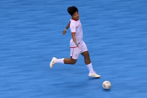 Pha bong fair-play khien HLV futsal Indonesia noi gian hinh anh