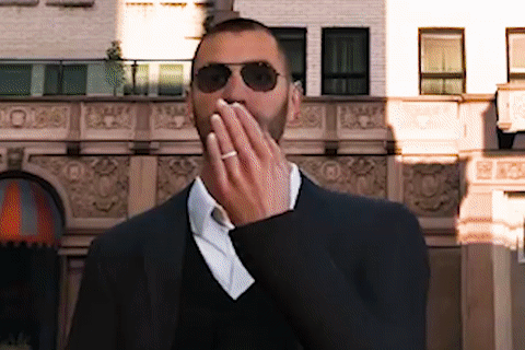 Benzema di nhan Qua bong Vang trong ban mod GTA hinh anh