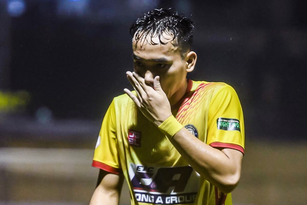 Highlights Da Nang - Thanh Hoa: Pha bo lo o phut 90+7 hinh anh