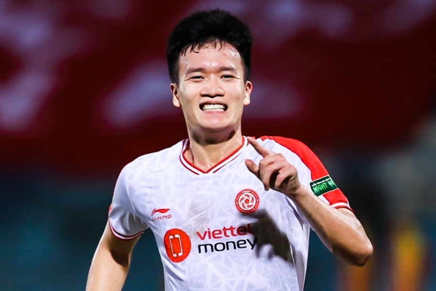 Hoang Duc va cu demi-volley tung luoi HAGL hinh anh