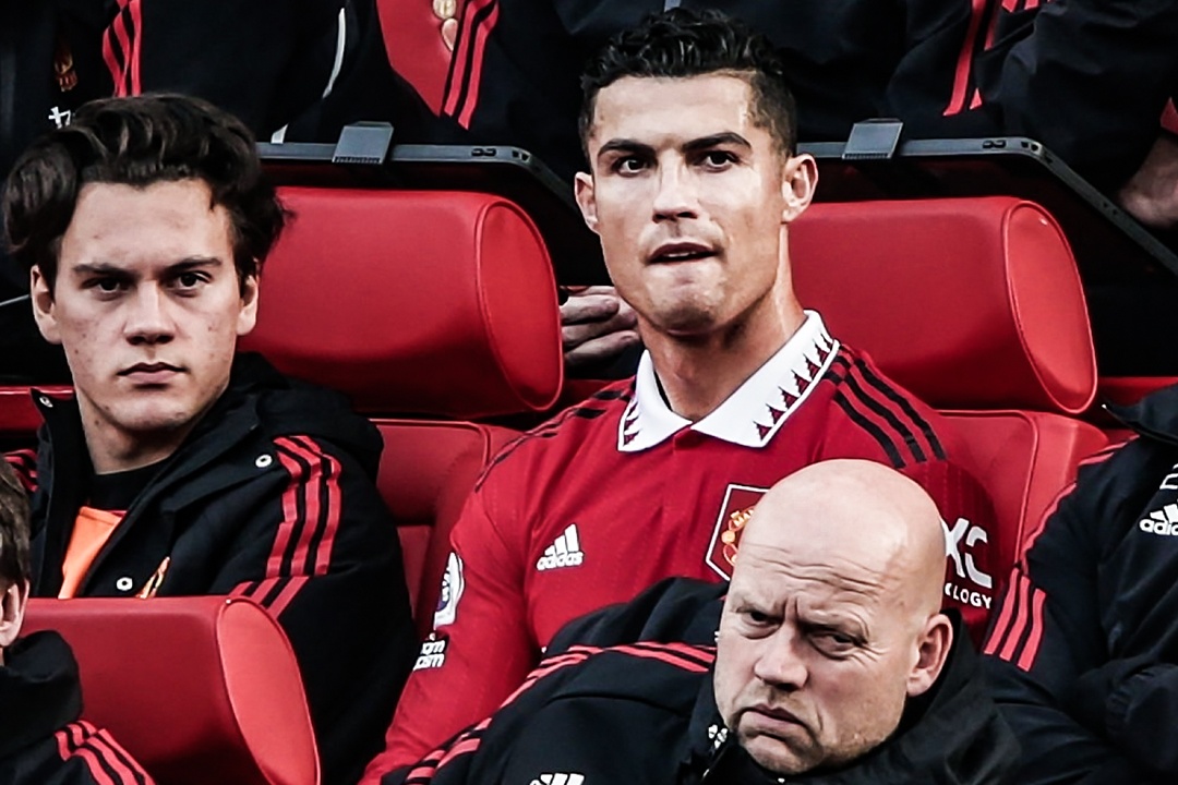 Ten Hag noi ve thai do cua Ronaldo khi bi thay ra hinh anh