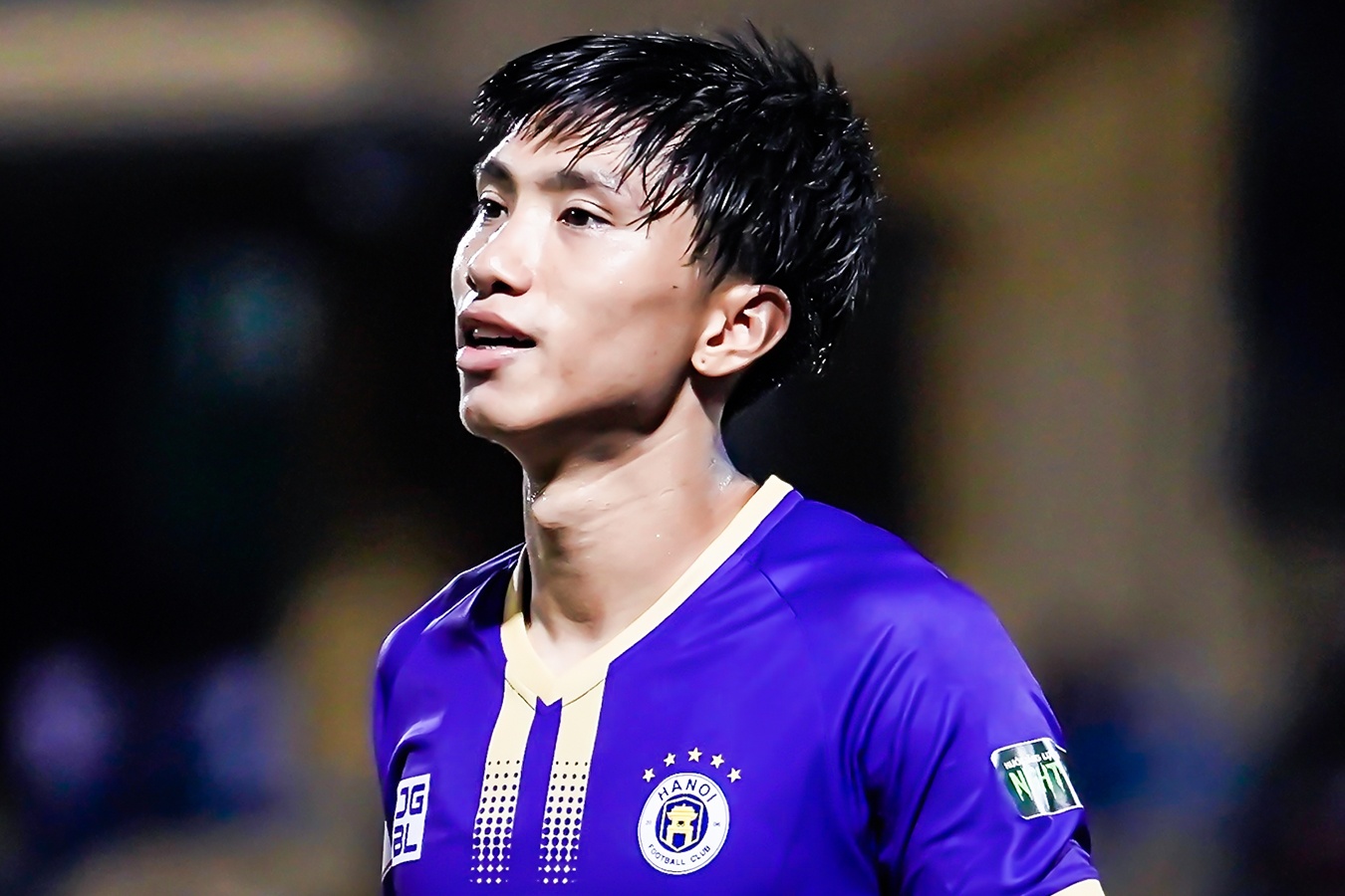 Doan Van Hau sut phat tu 30 m tung luoi CLB TP.HCM hinh anh