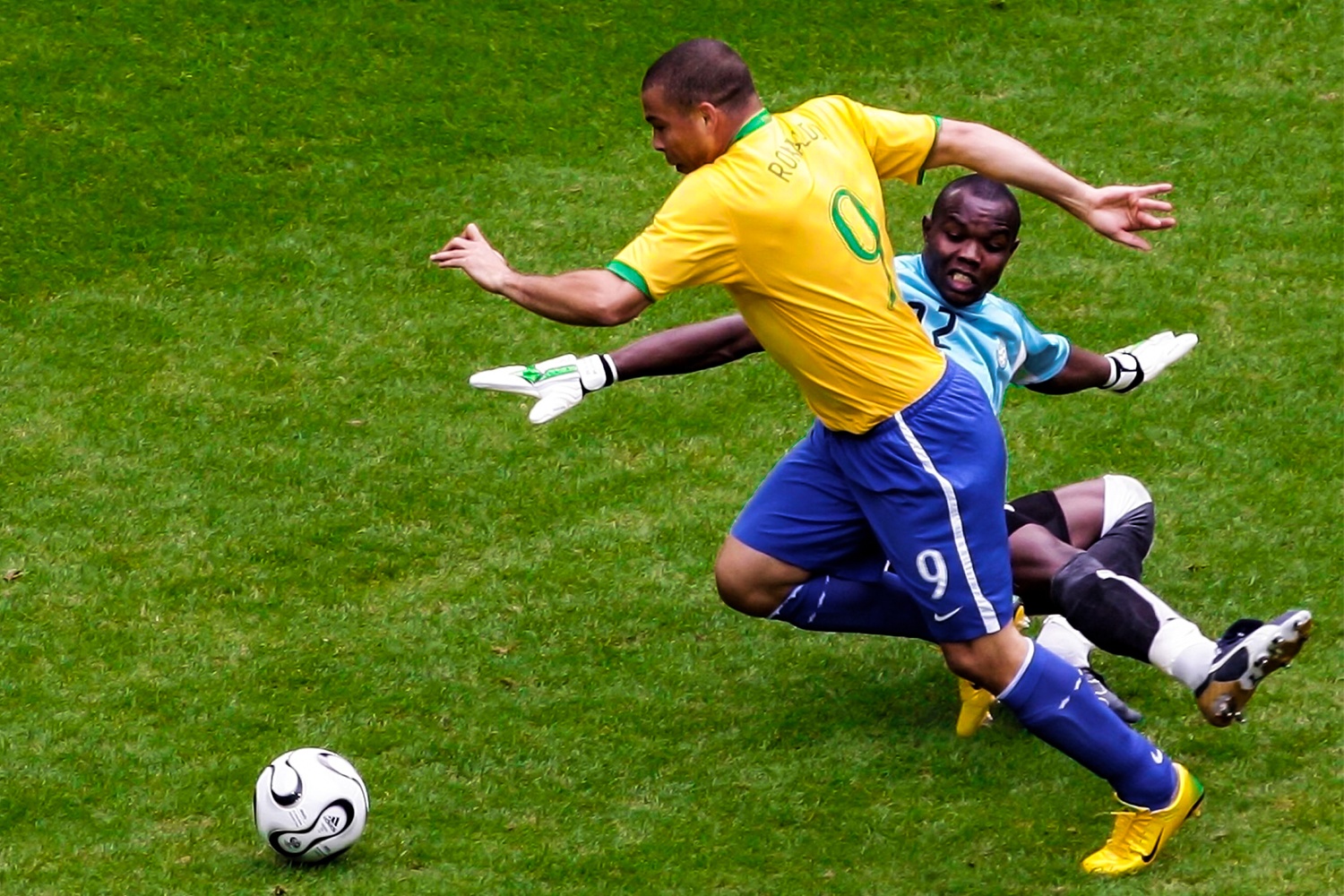 16 sieu pham doc dao trong lich su World Cup hinh anh