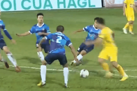 Qua phat den gay tranh cai giup HAGL thoat thua hinh anh