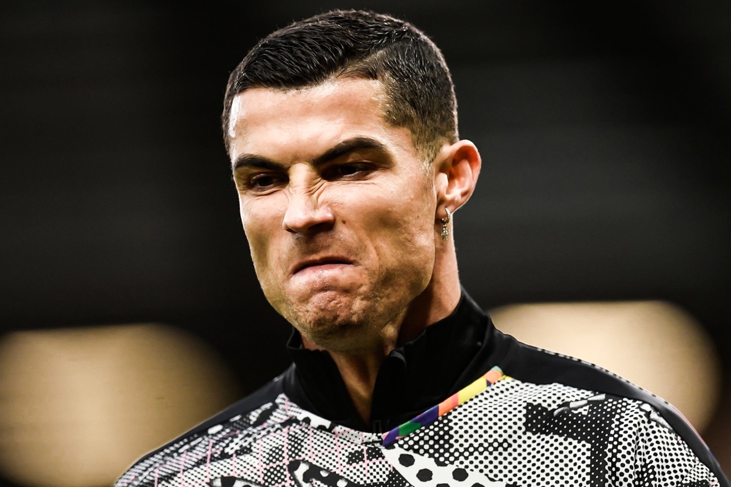 Khoanh khac Ronaldo phot lo Neville hinh anh