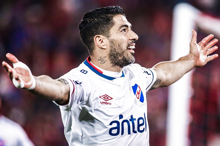 Cu dup cua Suarez truoc them World Cup 2022 hinh anh