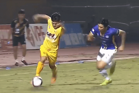 Van Hau nhan the vang sau pha tra dua hinh anh