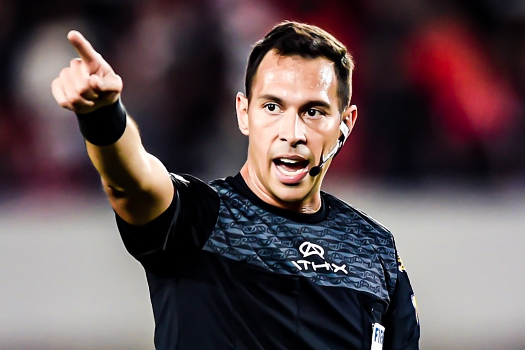 Trong tai World Cup 2022 rut 10 the do trong mot tran hinh anh