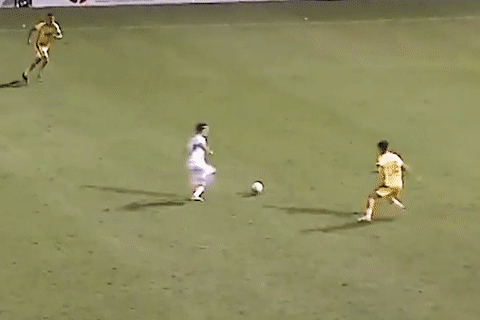 Van Toan di bong qua thu mon de ghi ban hinh anh