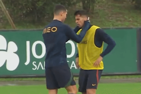 Dang sau khoanh khac kho chiu cua Cancelo voi Ronaldo hinh anh