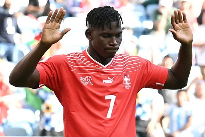 Embolo khong an mung khi sut tung luoi Cameroon hinh anh