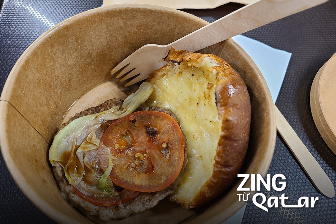 Chiec hamburger gia gan 20 USD va 'tieng Anh via he' o World Cup hinh anh