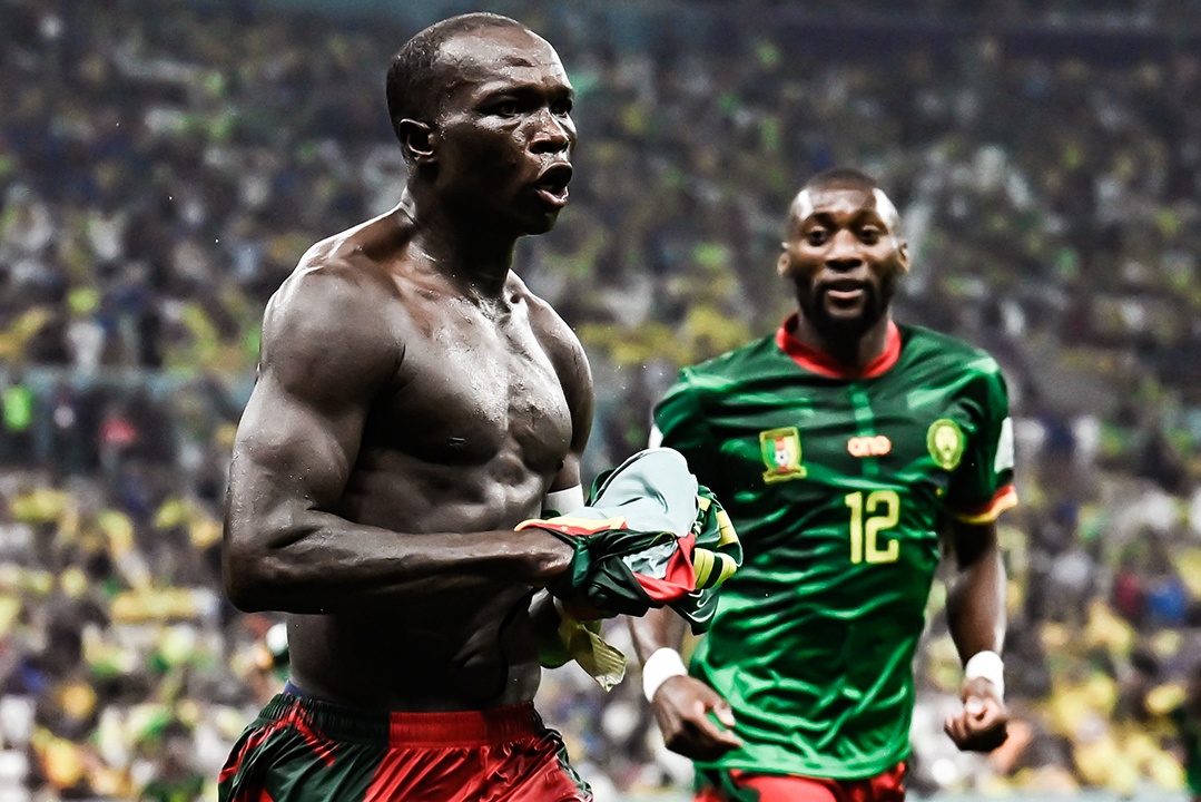 Ban thang giup Cameroon ha Brazil hinh anh