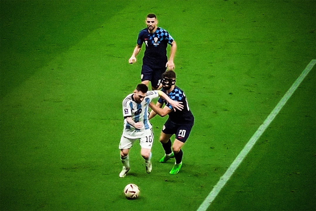 Pha solo va kien tao cua Messi truoc Croatia hinh anh