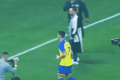 Ronaldo uu ai nu co dong vien nhi hinh anh