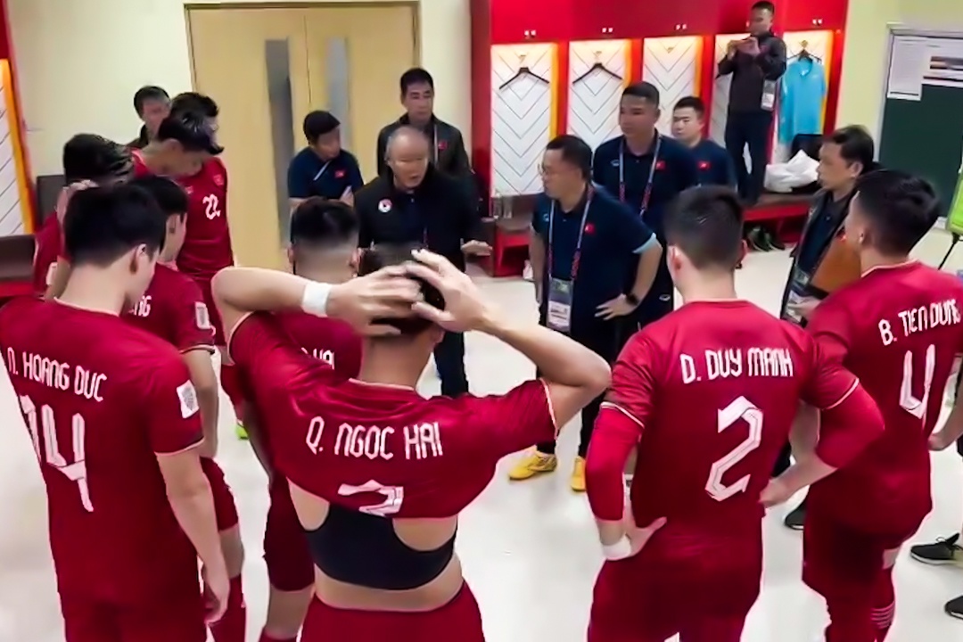 Loi dan cua HLV Park o tran luot di gap Thai Lan hinh anh