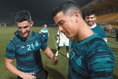 Banh sinh nhat Ronaldo tren san tap Al Nassr hinh anh