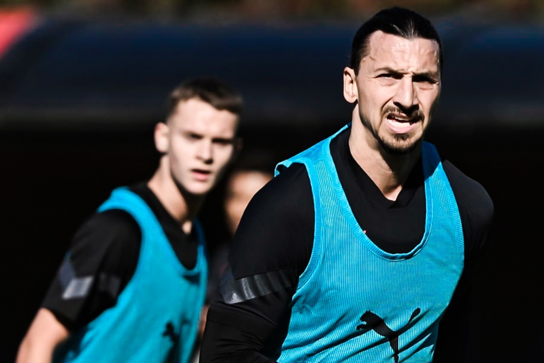 Ibrahimovic tap cung con trai kem 25 tuoi o Milan hinh anh