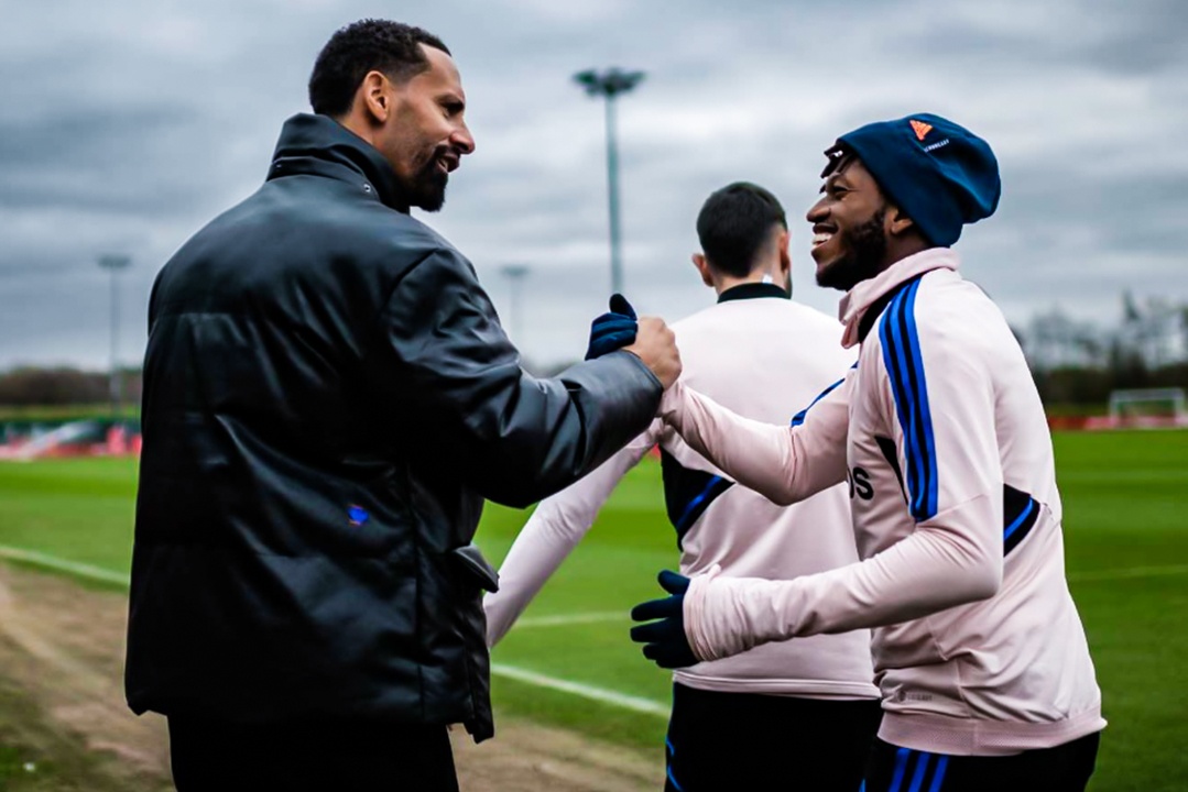 Ferdinand den tham Man United hinh anh