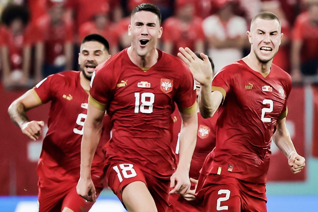 Vlahovic toa sang khi len tuyen Serbia hinh anh