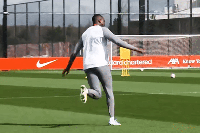 Hau ve Liverpool ngap ngung voi kieu an mung cua Ronaldo hinh anh