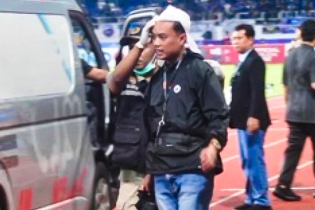 Bao loan tren khan dai giai vo dich Indonesia hinh anh