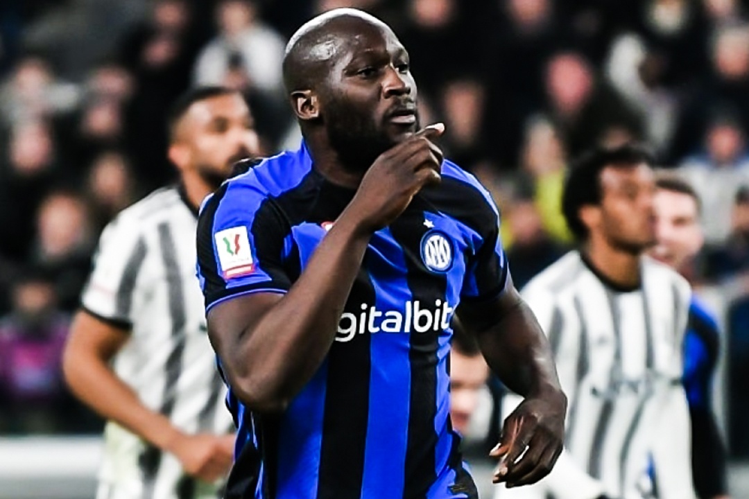 Pha an mung khien Lukaku nhan the do hinh anh