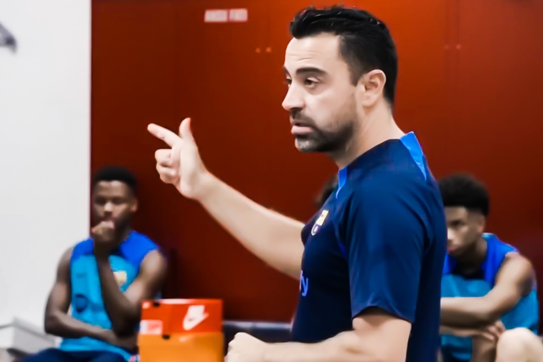 Khoanh khac Xavi thiet quan luat o Barca hinh anh