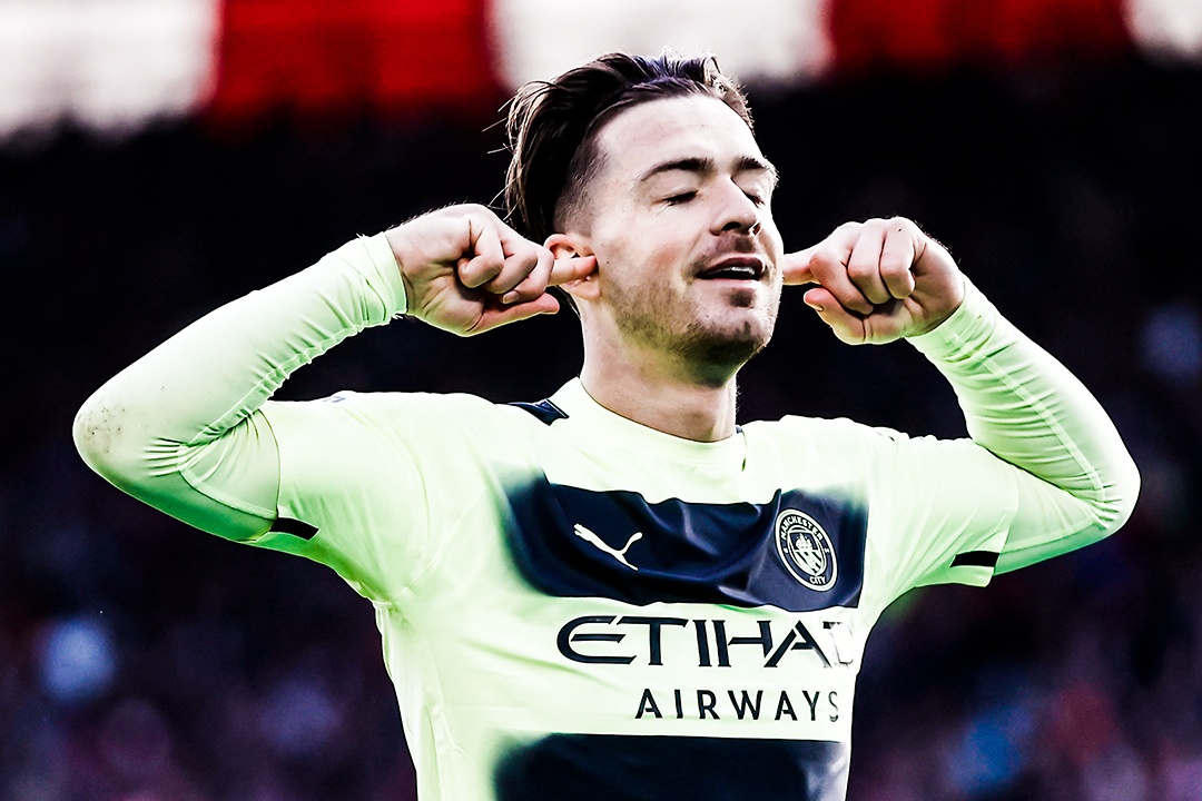 Con ai dam gieu cot Grealish hinh anh