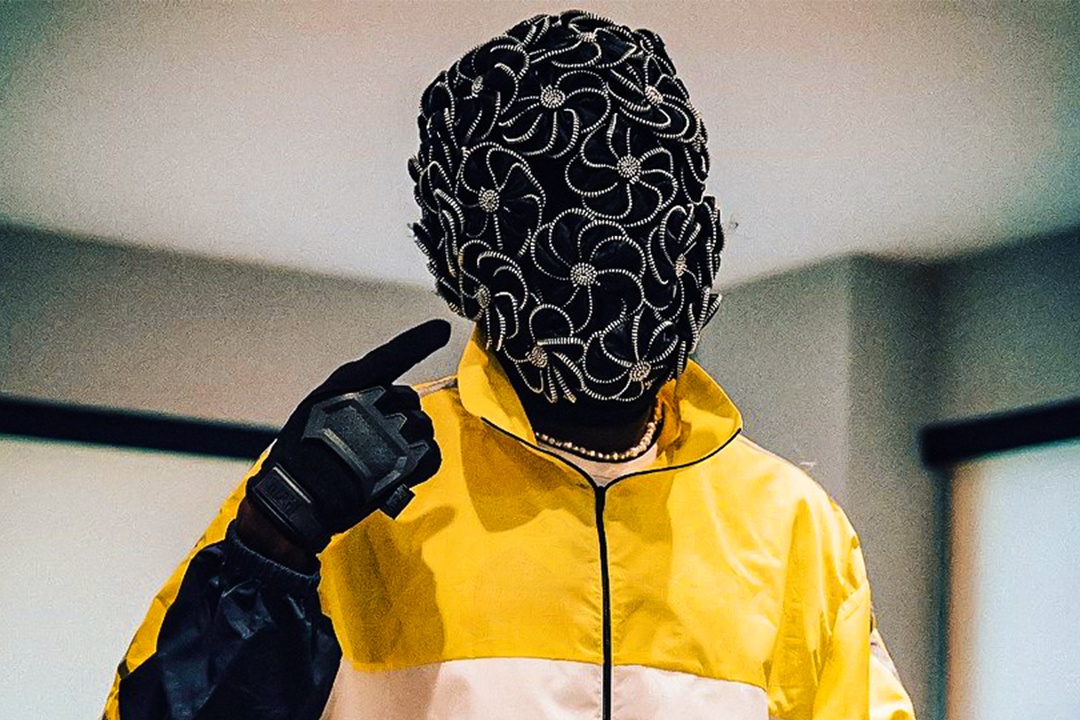 Rapper giau mat tu nhan dang choi o Premier League hinh anh