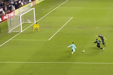 Pha cua long cua cuu sao Napoli hinh anh