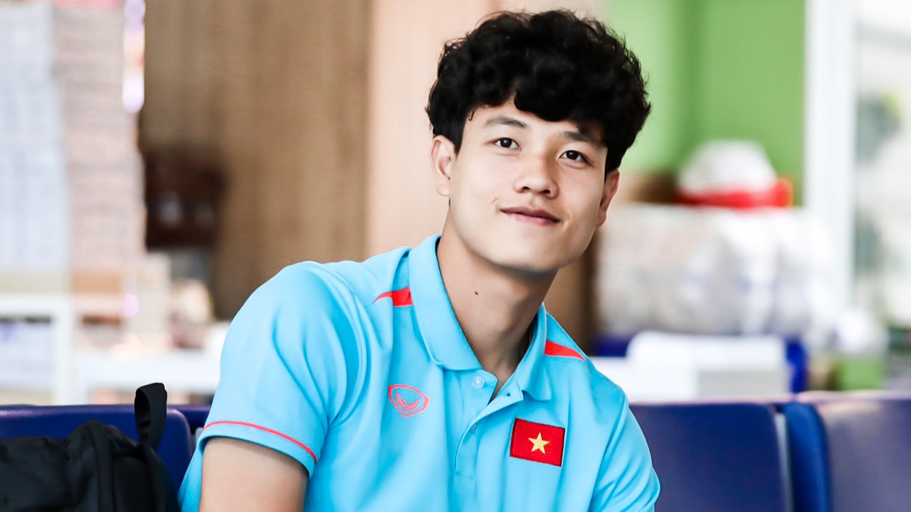 Cau thu U22 Viet Nam tranh thu doi tien di Campuchia hinh anh