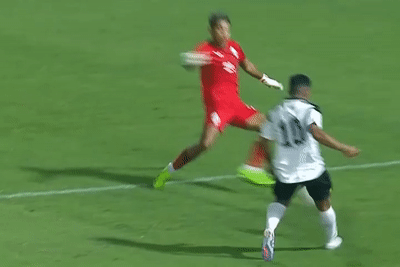 Pha bong gay tranh cai cua thu mon Campuchia hinh anh