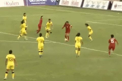 Huynh Nhu kien tao voi cu danh got 'xau kim' doi thu hinh anh