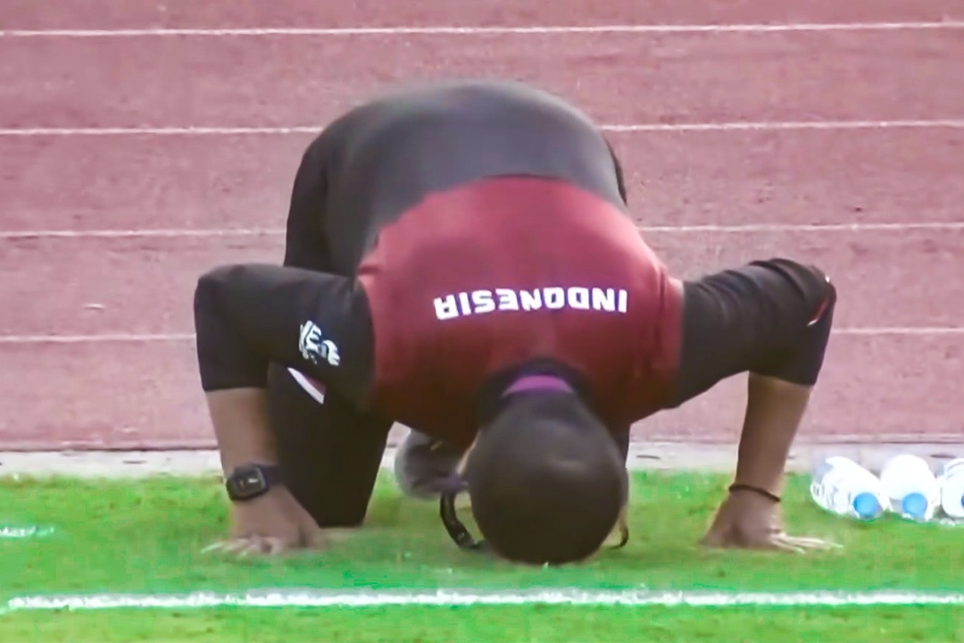 HLV U22 Indonesia quy lay khi hoc tro ghi ban hinh anh