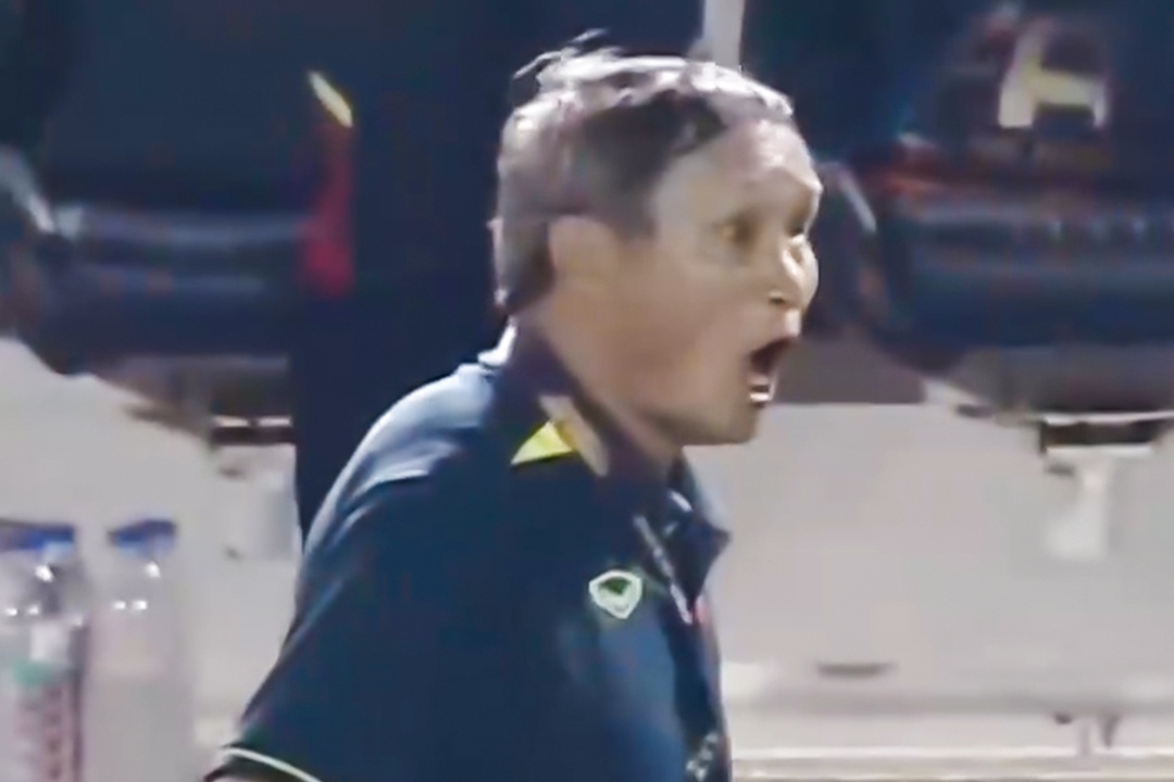 HLV Mai Duc Chung sung sot voi sieu pham cua Thanh Nha hinh anh