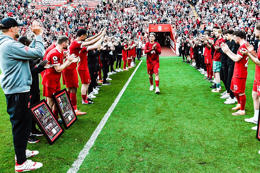 Liverpool xep hang tri an 4 cau thu sap roi doi hinh anh