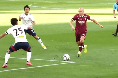 Cu 'La Croqueta' cua Iniesta o Nhat Ban hinh anh